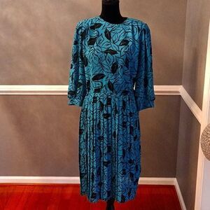 Vintage pleated dress 
